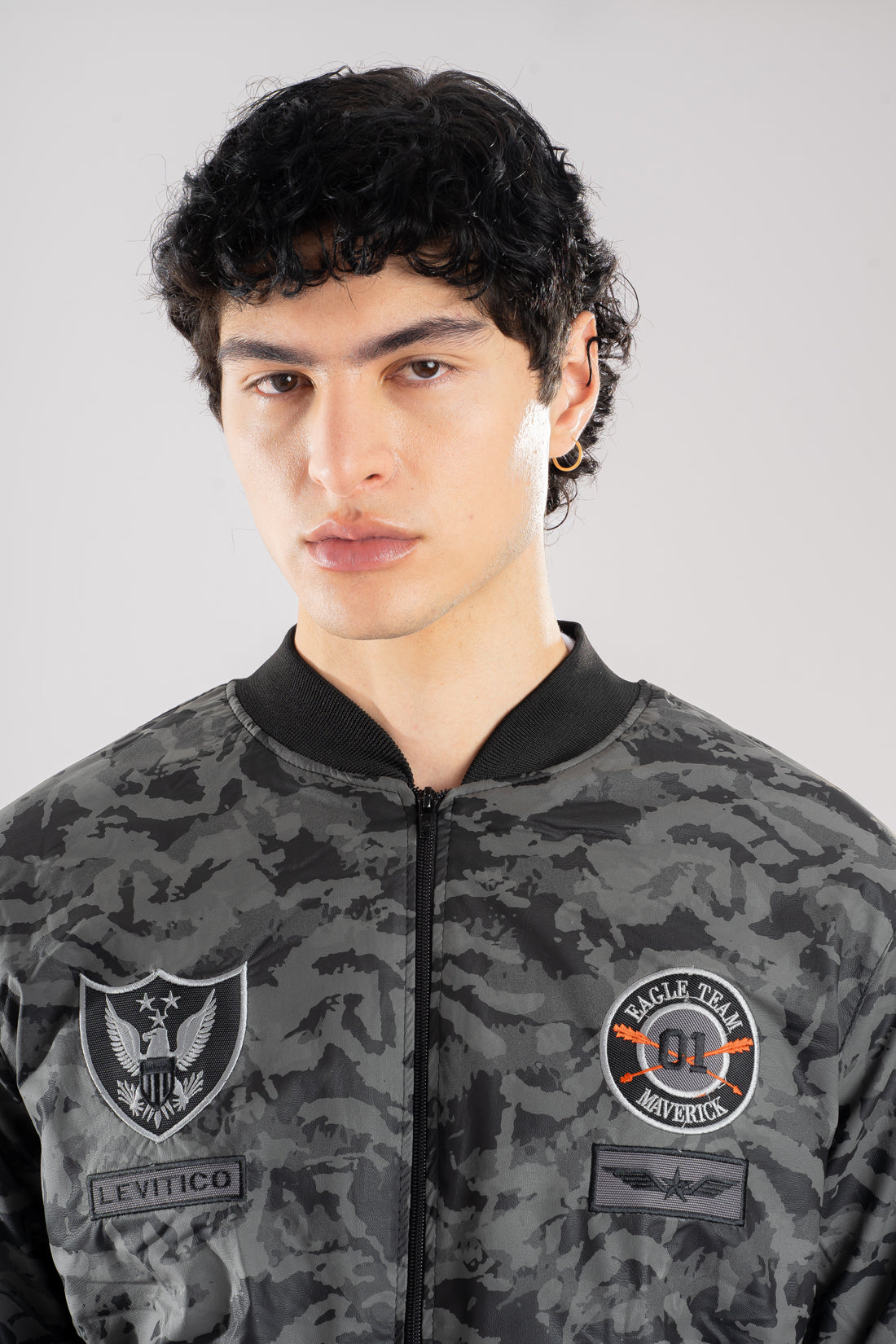 Chaqueta-Bomber-piloto-camuflada-detalle-1