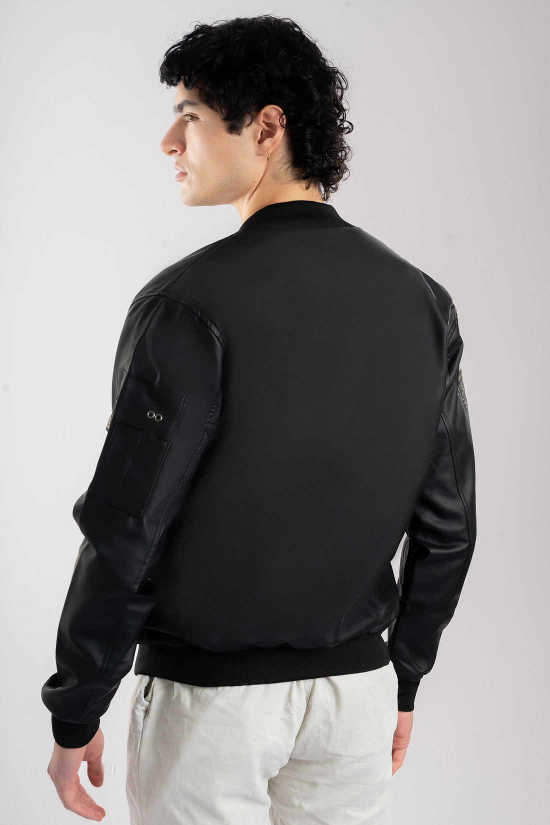 Chaqueta-Bomber-piloto-negra-espalda