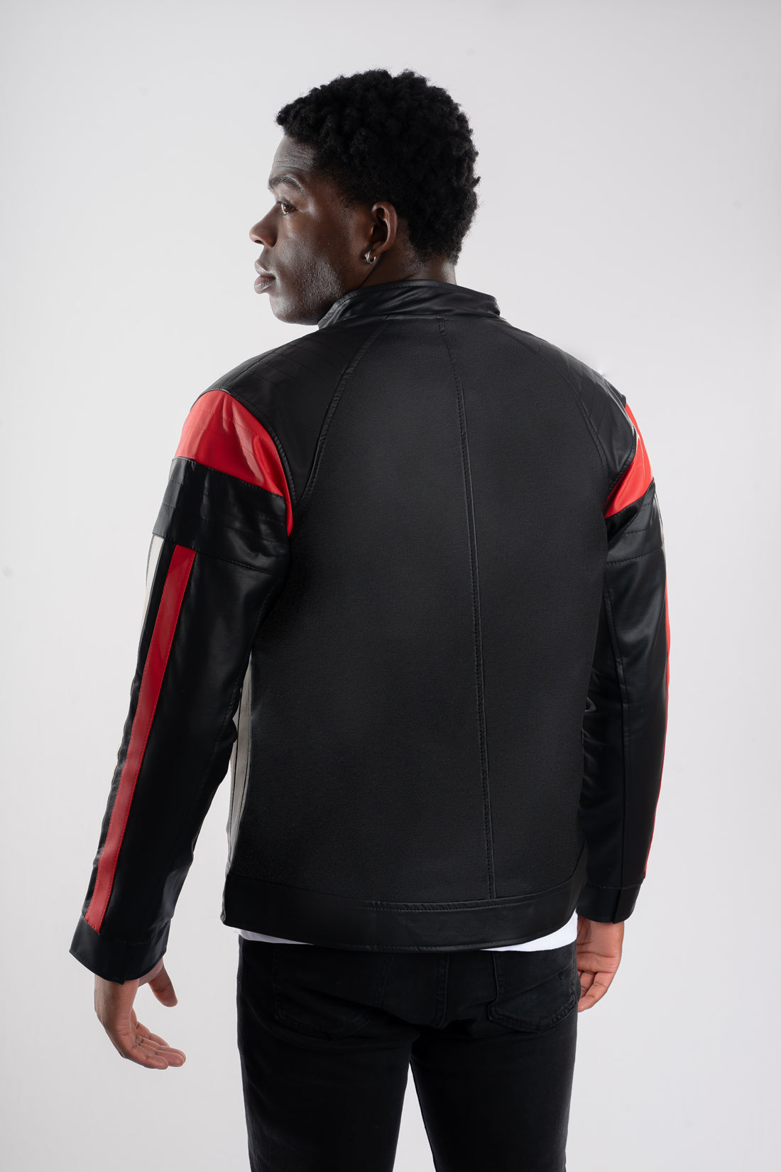 Chaqueta-W20-negra-roja-espalda