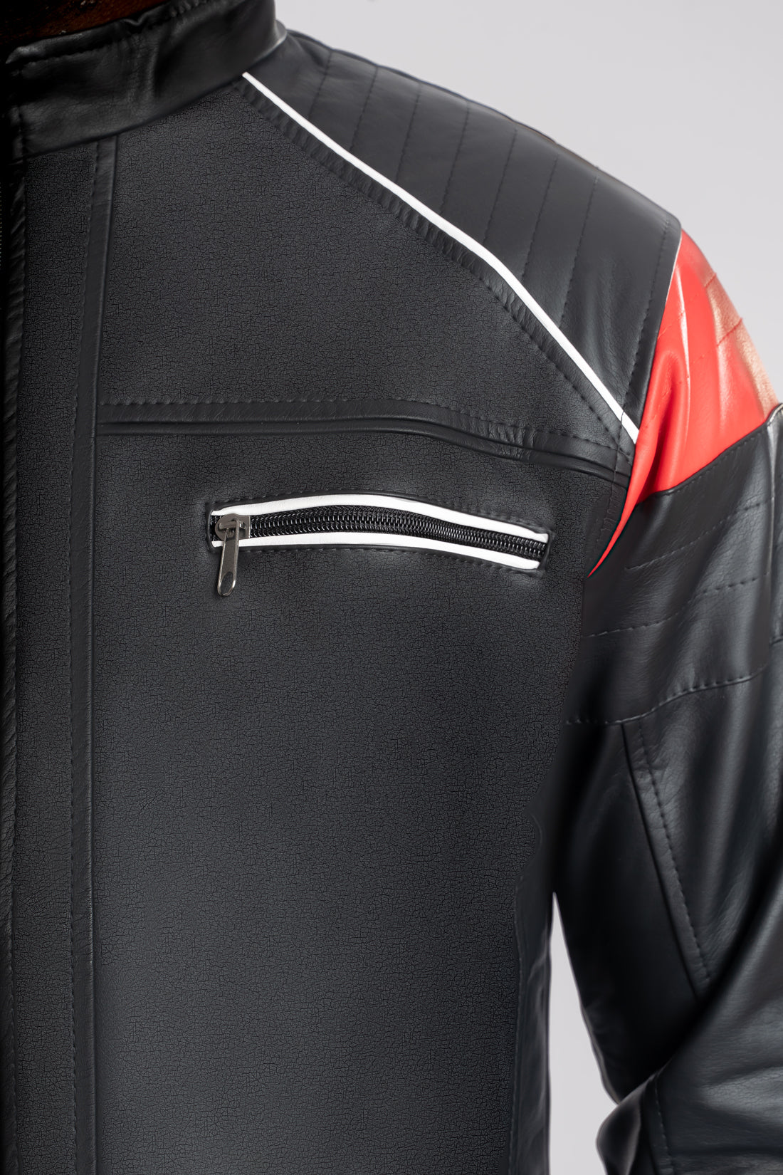 Chaqueta-W20-negra-roja-detalle-2