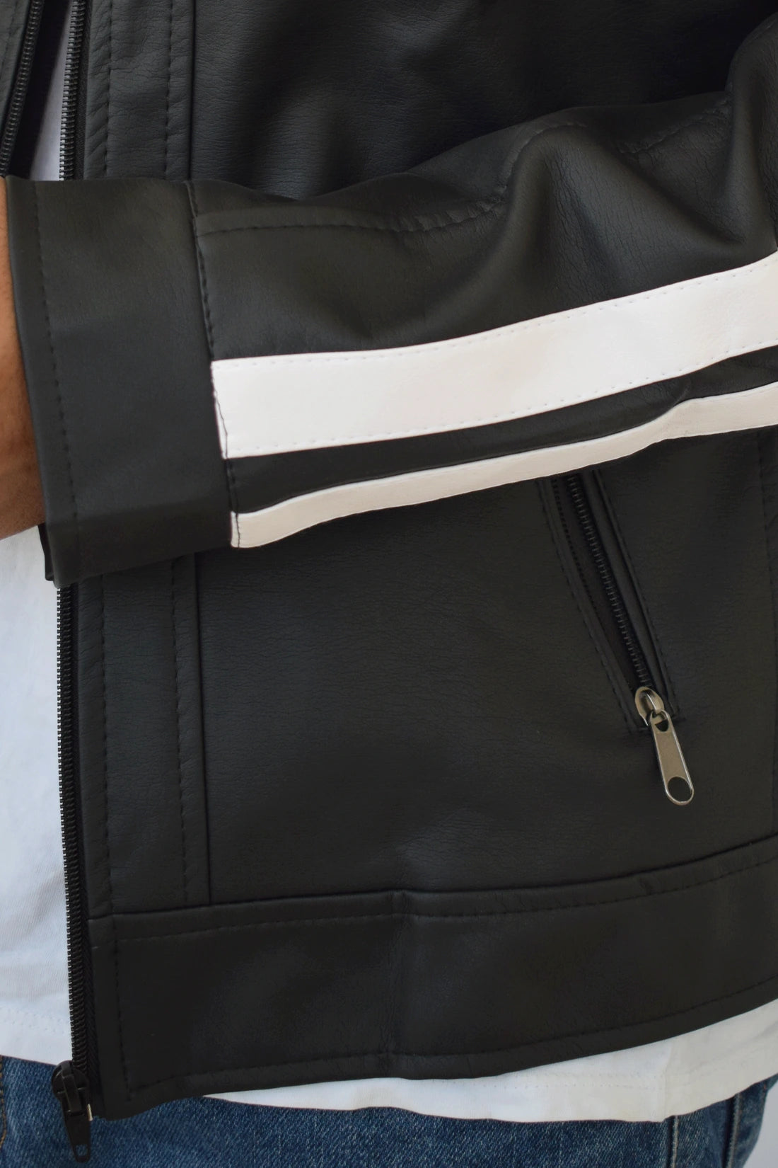 Chaqueta-cuerotex-w20-negra-blanca-detalle2