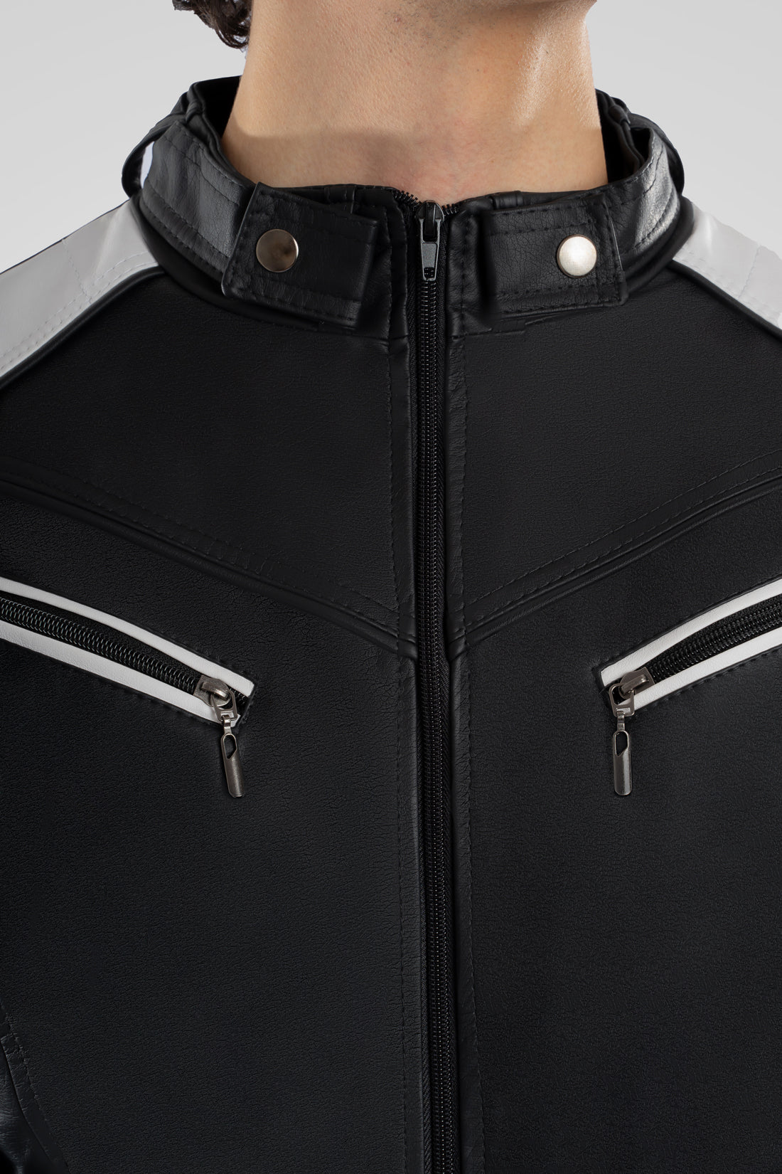 Chaqueta-Fusion-negra-blanca-detalle-frente