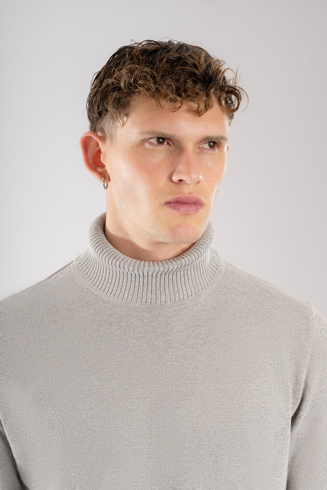 Saco liscio cuello tortuga beige cuello tortuga 1