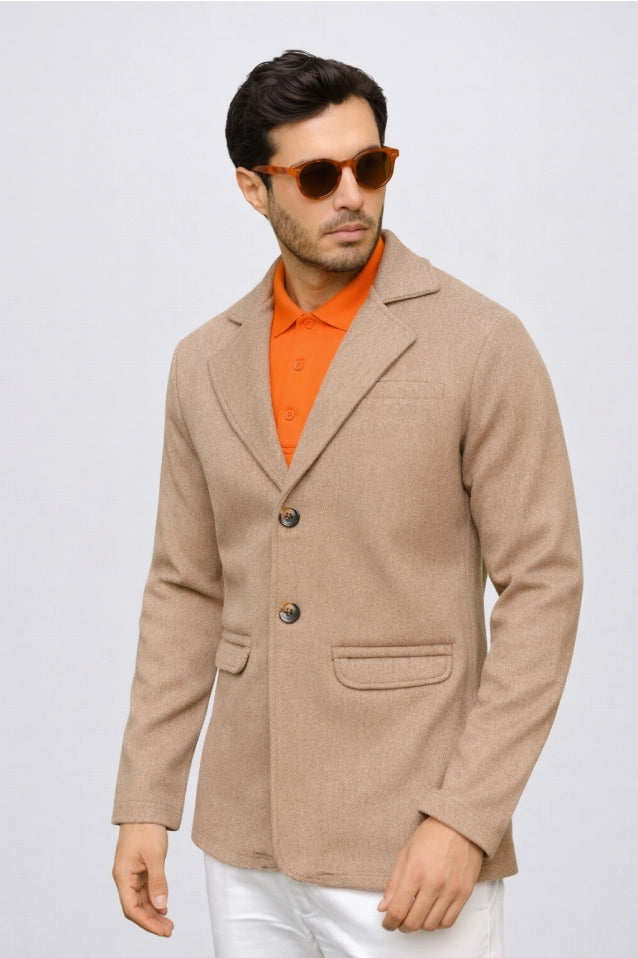 Chaqueta tipo blazer Amazon color beige para hombre, diseño versátil y ligero para ocasiones semiformales. Disponible en Colombia con pago al recibir en casa y Sistecrédito a través de lsjsas.com.
