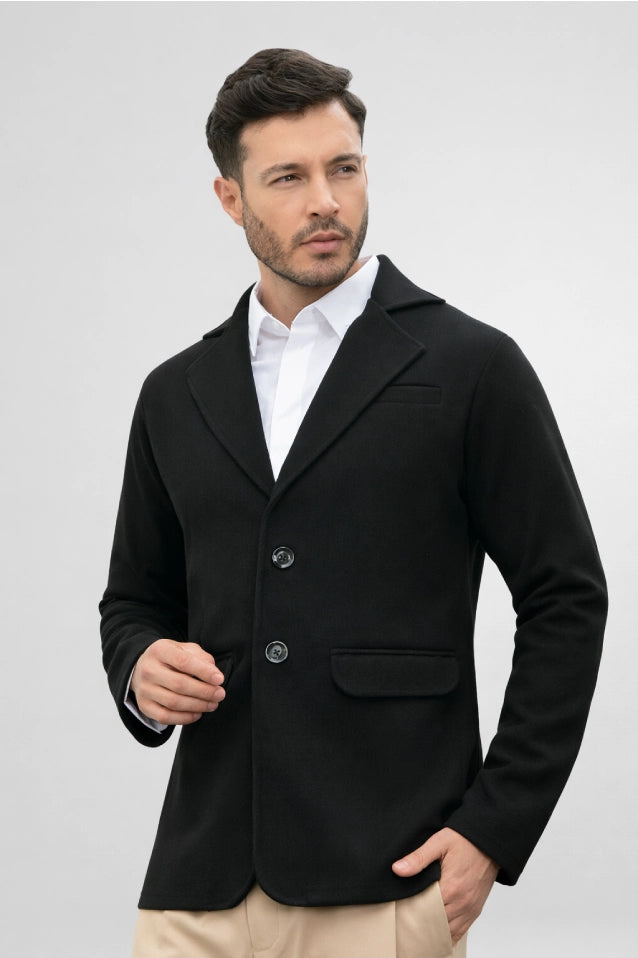 Blazer negro clásico para hombre modelo Amazon, la prenda esencial para combinar con jeans o dril. Estilo impecable con facilidades de pago a cuotas y entrega segura en lsjsas.com.