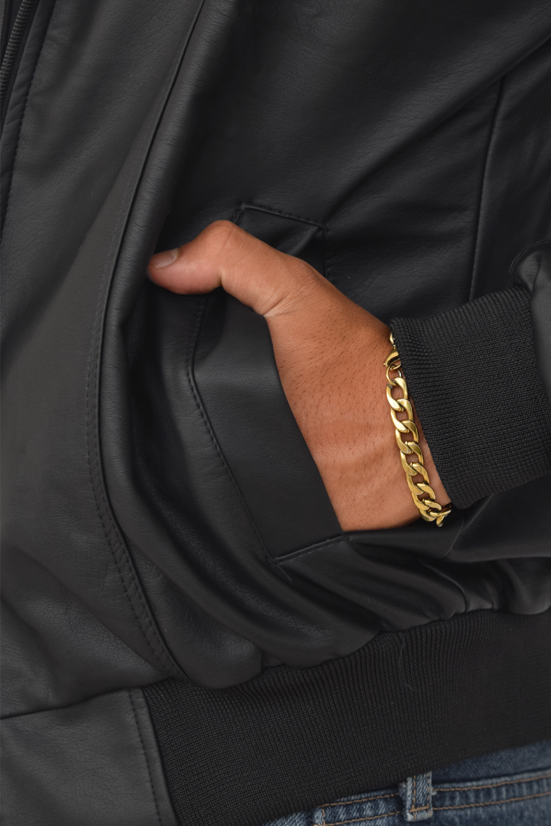 chaqueta-akt-negra detalle 1