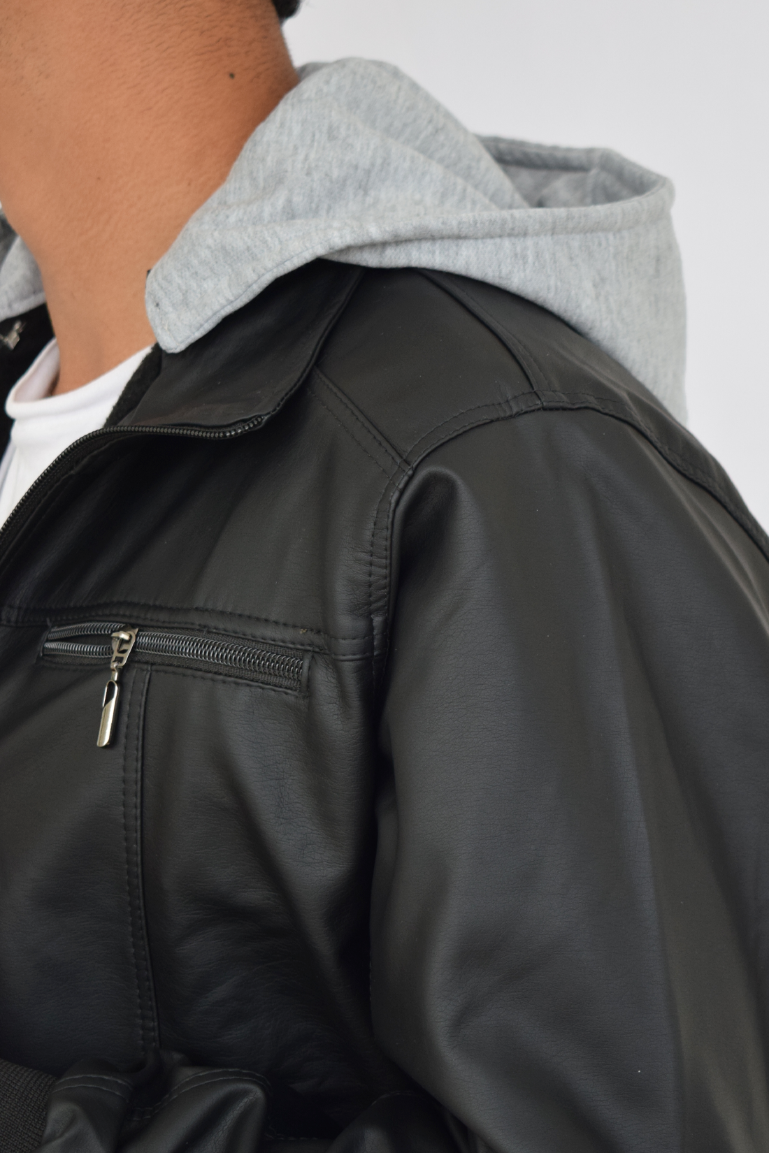 chaqueta-akt-negra-detalle-2