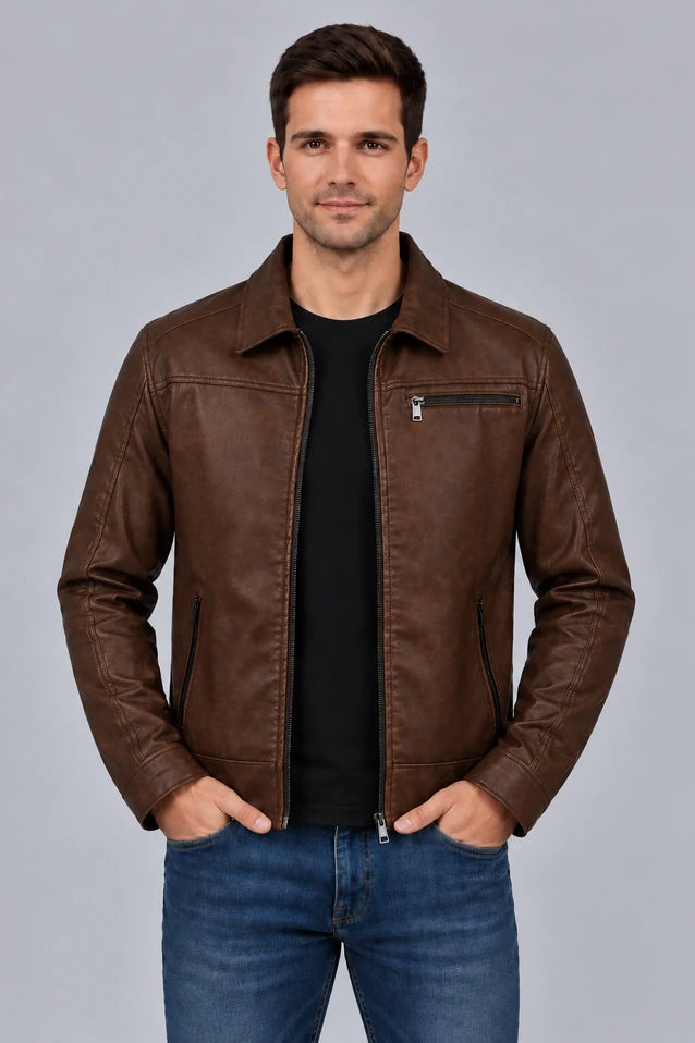 Chaqueta para hombre tipo camisero color Marrón, material cuero sintetico premium con forro y bolsillo interno, vista frontal.