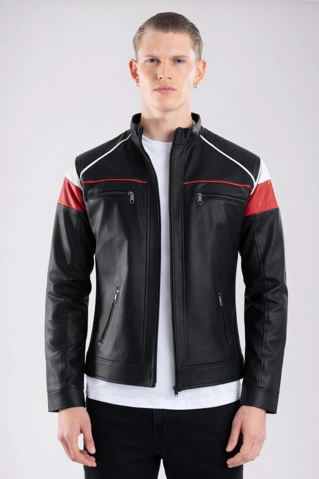 Chaqueta negra combinada con rojo y blanco para hombre, vista de espalda, diseño minimalista de bloques de color tono sobre tono en cuerotex premium. Envíos nacionales con opción de Pago Contra Entrega y crédito inmediato.