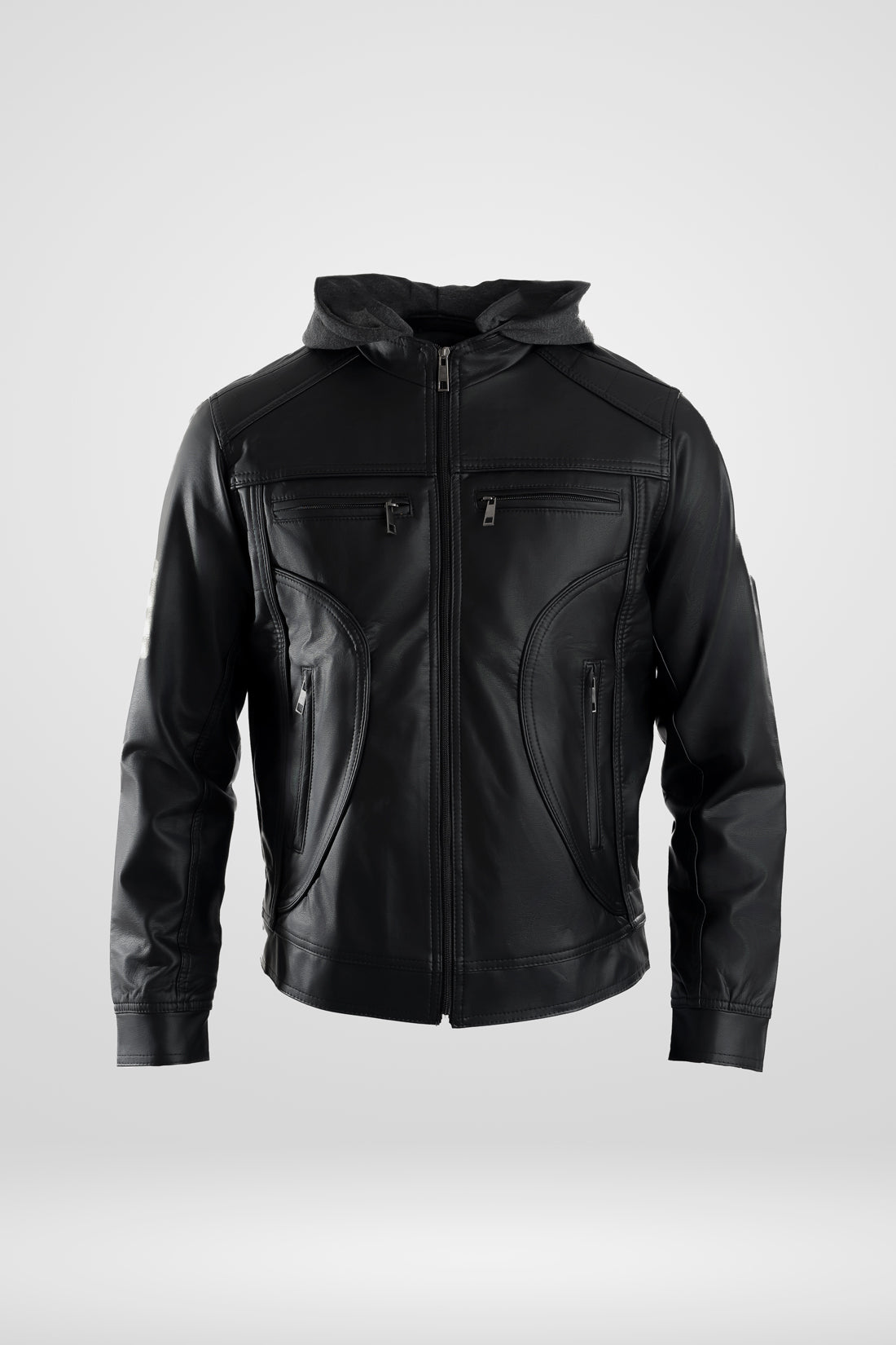 Chaqueta de Cuerotex negra para hombre, con capota de algodón gris desmontable y un elegante corte recto (sin resortes), vista frontal.