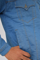 Chaqueta de jean azul medio para hombre, vista detalles laterales.