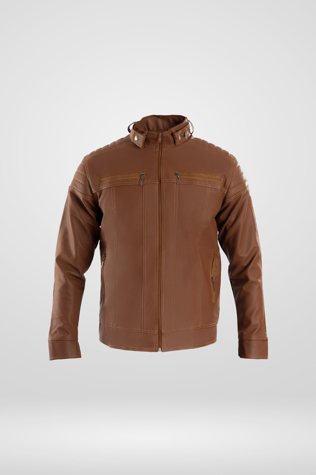 Chaqueta de Cuerotex cafe claro para hombre, con un diseño minimalista y de corte moderno, modelo AD22, vista frontal.