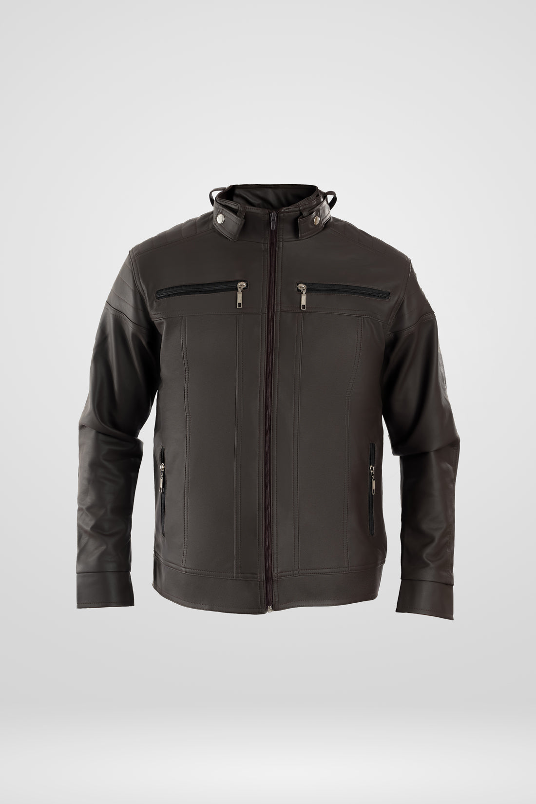 Chaqueta de Cuerotex cafe oscuro para hombre, con un diseño minimalista y de corte moderno, modelo AD22, vista frontal.