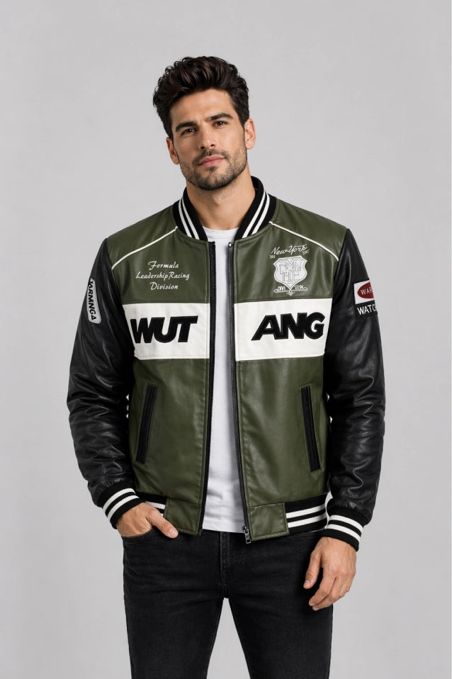 Posicion frontal y textura premium del cuerotex verde en la chaqueta Mutang.