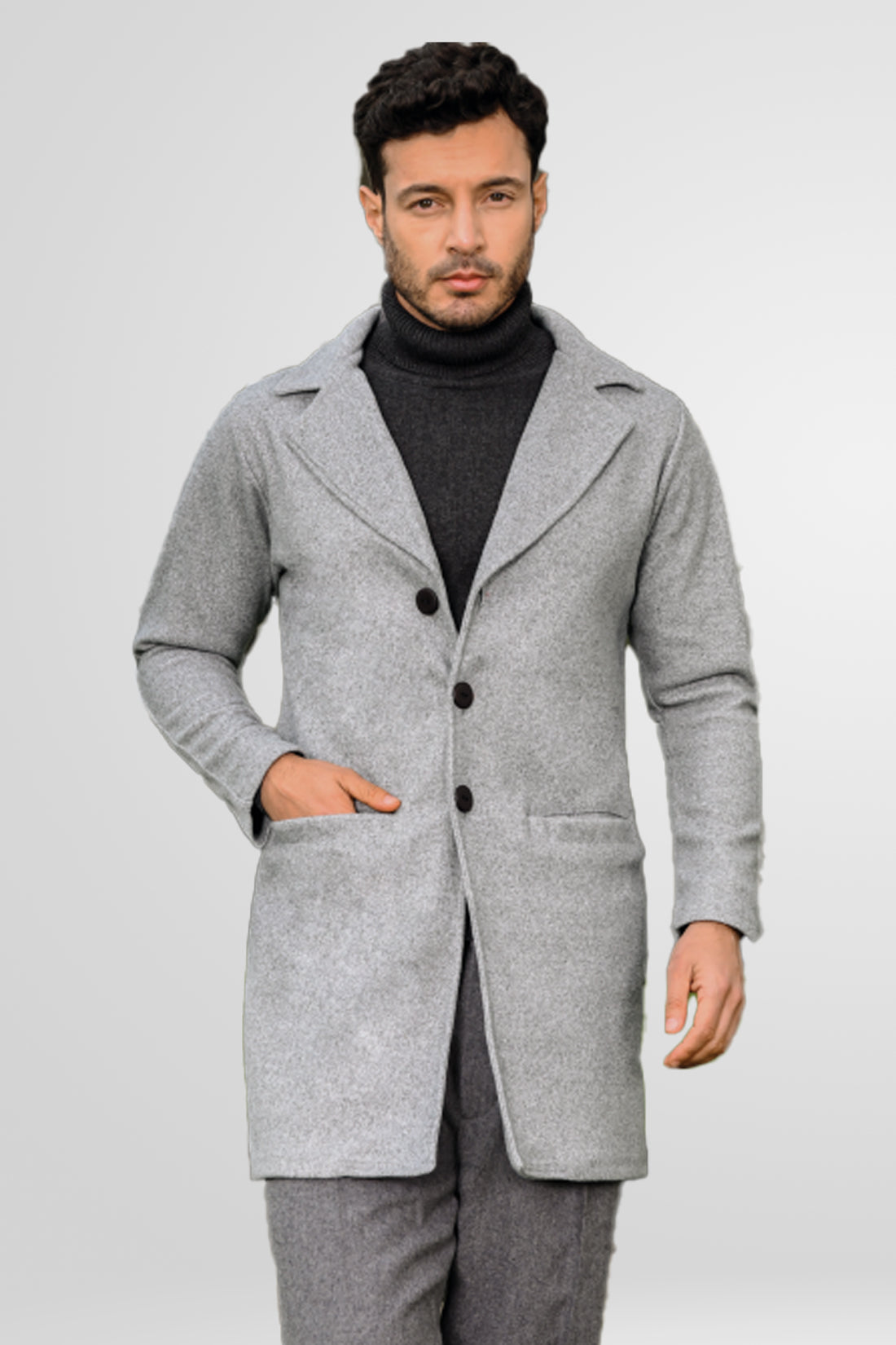 Primer plano de la textura y el tejido del paño licrado de un gabán moderno color gris claro.