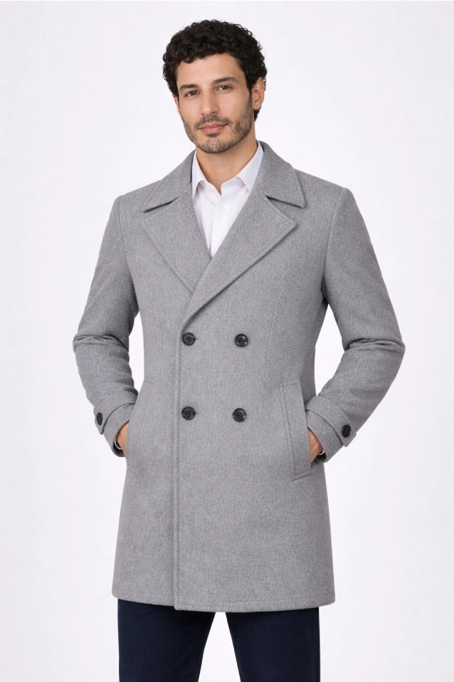 Gabán gris modelo Imperial para hombre, confeccionado en paño licrado elástico con corte ligeramente entallado y vista frontal. Estilo clásico y duradero disponible con pago al recibir en casa y Sistecrédito en Colombia.