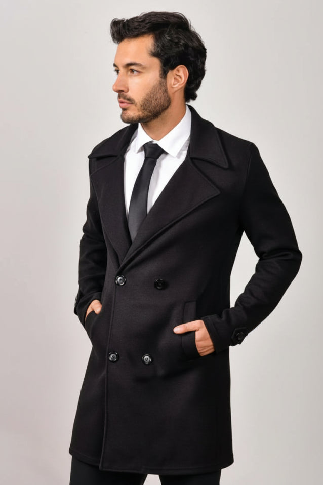 Gabán negro para hombre modelo Imperial en paño licrado de alta tecnología. Una prenda elegante que no se arruga y es resistente a las polillas. Compra con Pago Contra Entrega y crédito ADDI en lsjsas.com.
