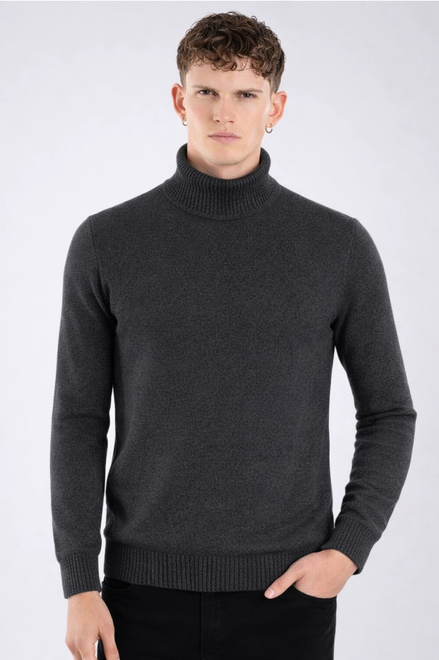 Saco Liscio color gris oscuro para hombre en tejido Miratex de alta gama, ideal para un look sofisticado y cómodo. Compra en línea con Pago Contra Entrega en toda Colombia.