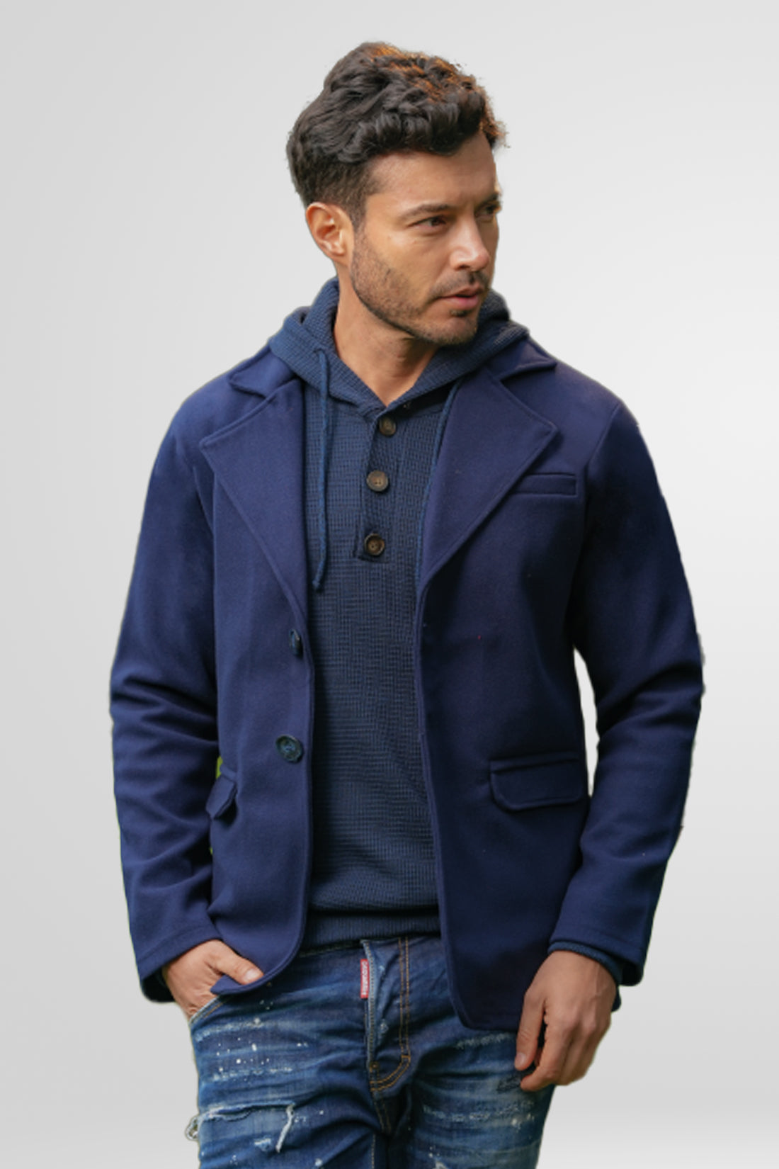 Blazer casual para hombre modelo Amazon en color azul oscuro, con corte moderno, deportivo y ajuste cómodo. Ideal para un look de oficina relajado. Compra con Pago Contra Entrega y crédito ADDI en lsjsas.com.