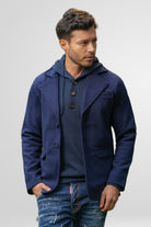 Blazer casual para hombre modelo Amazon en color azul oscuro, con corte moderno, deportivo y ajuste cómodo. Ideal para un look de oficina relajado. Compra con Pago Contra Entrega y crédito ADDI en lsjsas.com.