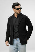 Blazer negro clásico para hombre modelo Amazon, la prenda esencial para combinar con jeans o dril. Estilo informal con facilidades de pago a cuotas y entrega segura en lsjsas.com.