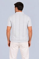 Camisa Mallorca gris claro, polo de punto con ruedo acanalado, vista posterior