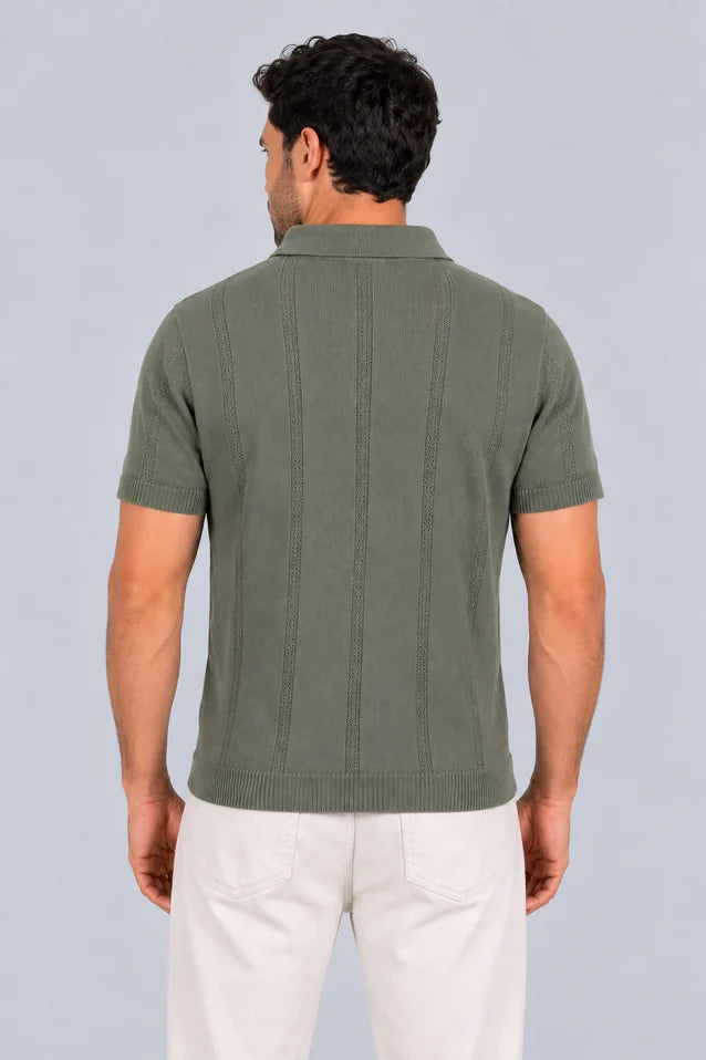 Camisa Mallorca verde, polo de punto con ruedo acanalado, vista posterior
