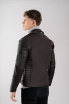 Chamarra cafe para hombre espalda AD10 estilo rockero con paneles laterales acolchados en cuerotex. Disponible con Pago Contra Entrega, crédito ADDI y Sistecrédito en lsjsas.com