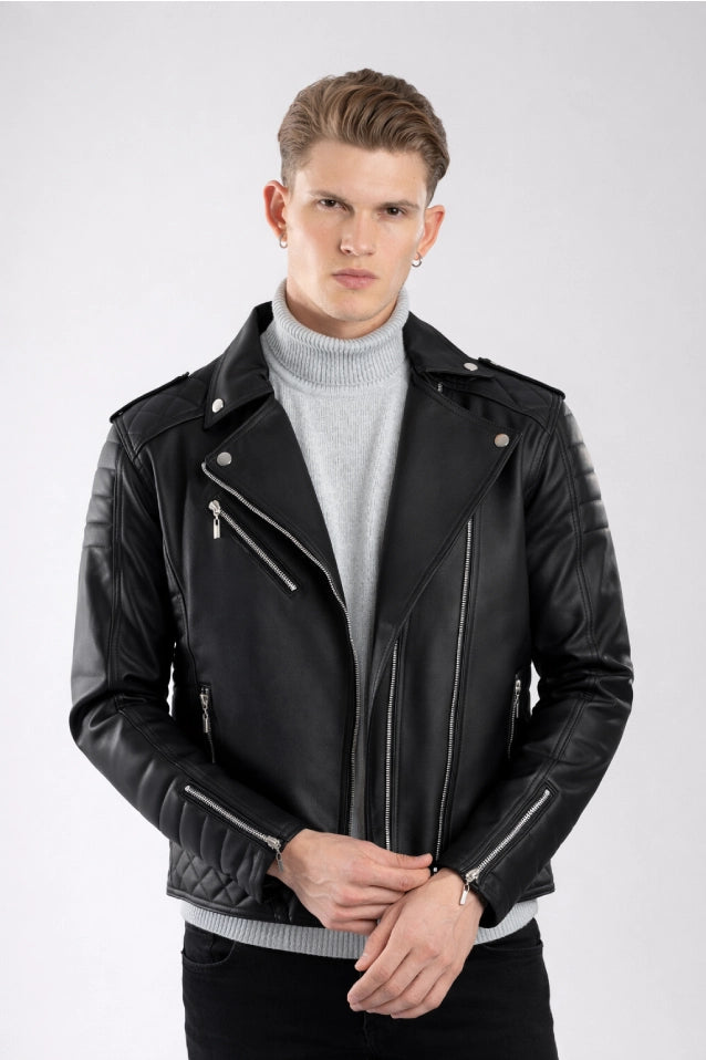 Vista frontal de la chaqueta rockera L250 en color negro, resaltando el corte ergonómico y ajuste perfecto de LSJ SAS. Envíos a toda Colombia con pago al recibir.