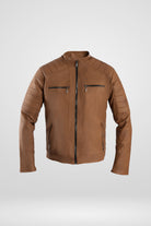 Chaqueta color café claro (tabaco) modelo Audi, resaltando su estructura masculina y acolchado de lujo inspirado en acabados de alta gama vista general. Compra segura en Colombia con pago al recibir en casa vía lsjsas.com.