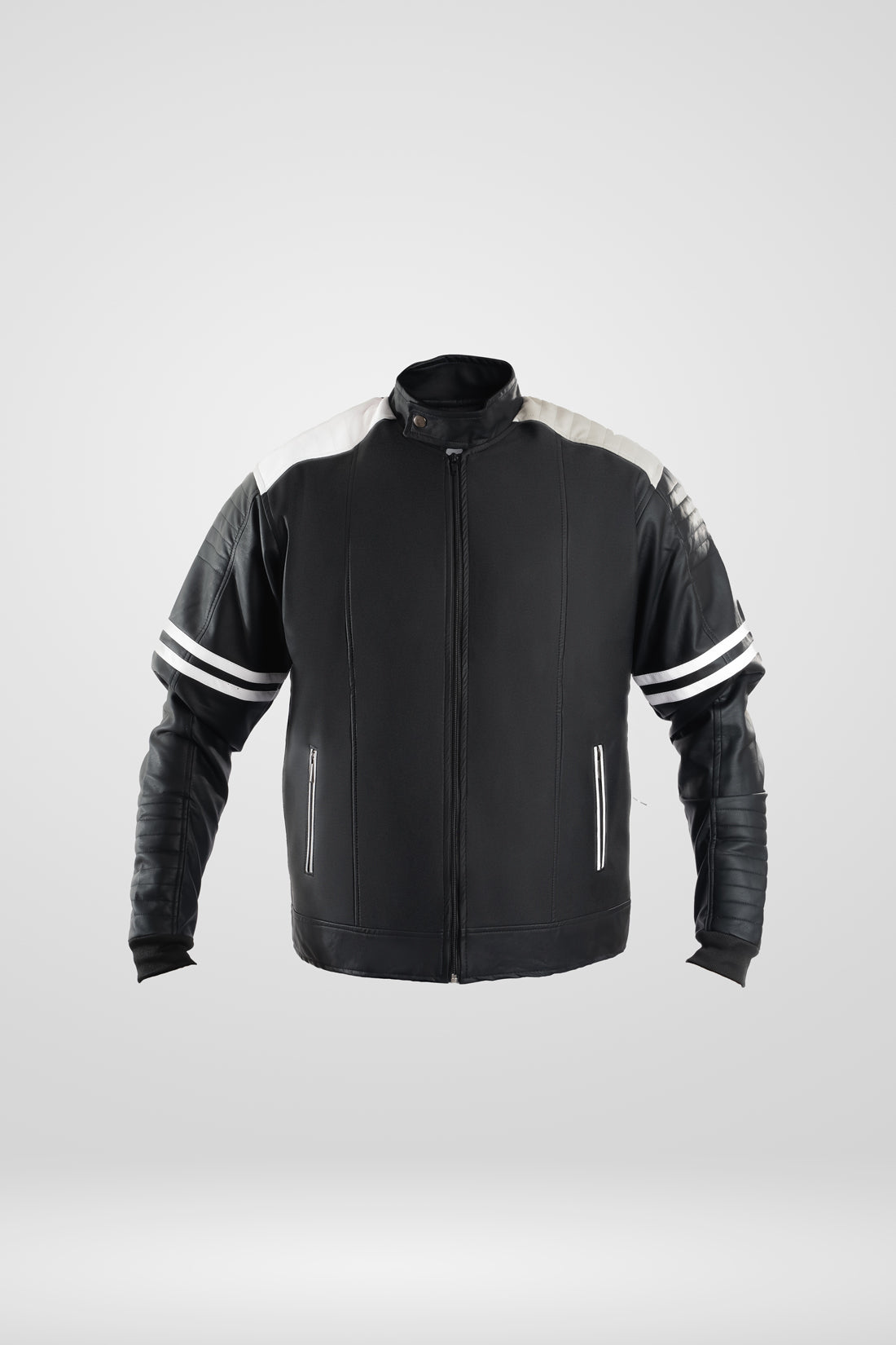 Vista frente de chaqueta beisbolera negra blanca resaltando el corte y la calidad de confección nacional.