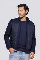 Chaqueta azul modelo Brahama para hombre, fabricada en tejido tecnológico Miratex ultra resistente y de secado rápido. Envíos nacionales con opción de Pago Contra Entrega y crédito inmediato.