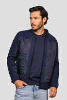 Chaqueta azul modelo Brahama para hombre, fabricada en tejido tecnológico Miratex ultra resistente y de secado rápido. Envíos nacionales con opción de Pago Contra Entrega y crédito inmediato.
