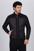 Chaqueta negra para hombre modelo Brahama, confeccionada en fibra Miratex con tacto suave tipo piel de durazno. Prenda térmica y liviana disponible con Pago Contra Entrega y ADDI en lsjsas.com.