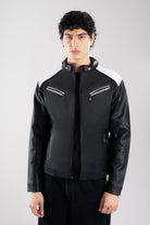 Chaqueta  para hombre modelo Fusión en color negro blanco, confeccionada en cuerotex. Diseño premium disponible con Pago Contra Entrega, ADDI y Sistecrédito en lsjsas.com.