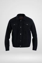 Chaqueta de jean clásica para hombre en color negro sólido, vista frontal con botones metálicos.