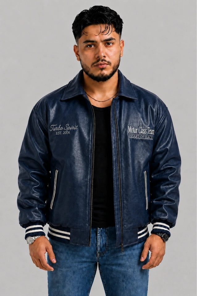 Vista frontal de la chaqueta Turbo azul para hombre en cuero sintético, estilo bomber con puños y cuello en rib.