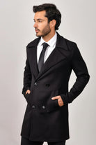 Gabán negro para hombre modelo Imperial en paño licrado de alta tecnología. Una prenda elegante que no se arruga y es resistente a las polillas. Compra con Pago Contra Entrega y crédito ADDI en lsjsas.com.