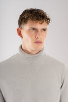 Saco Liscio color beige para hombre en tejido Miratex de alta gama, vista de cuello, ideal para un look sofisticado y cómodo. Compra en línea con Pago Contra Entrega en toda Colombia.