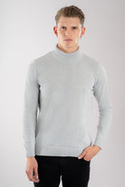 Saco Liscio gris claro de cuello alto para hombre, tejido premium Miratex que no requiere planchado. Disponible en Colombia con pago al recibir y crédito Sistecrédito en lsjsas.com."